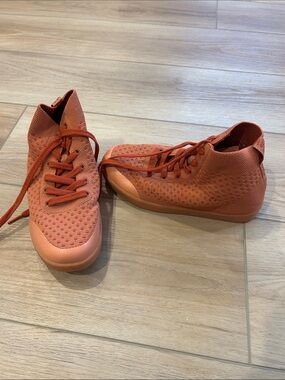 Suavs legacy hi top orange shoes size women’s 6
